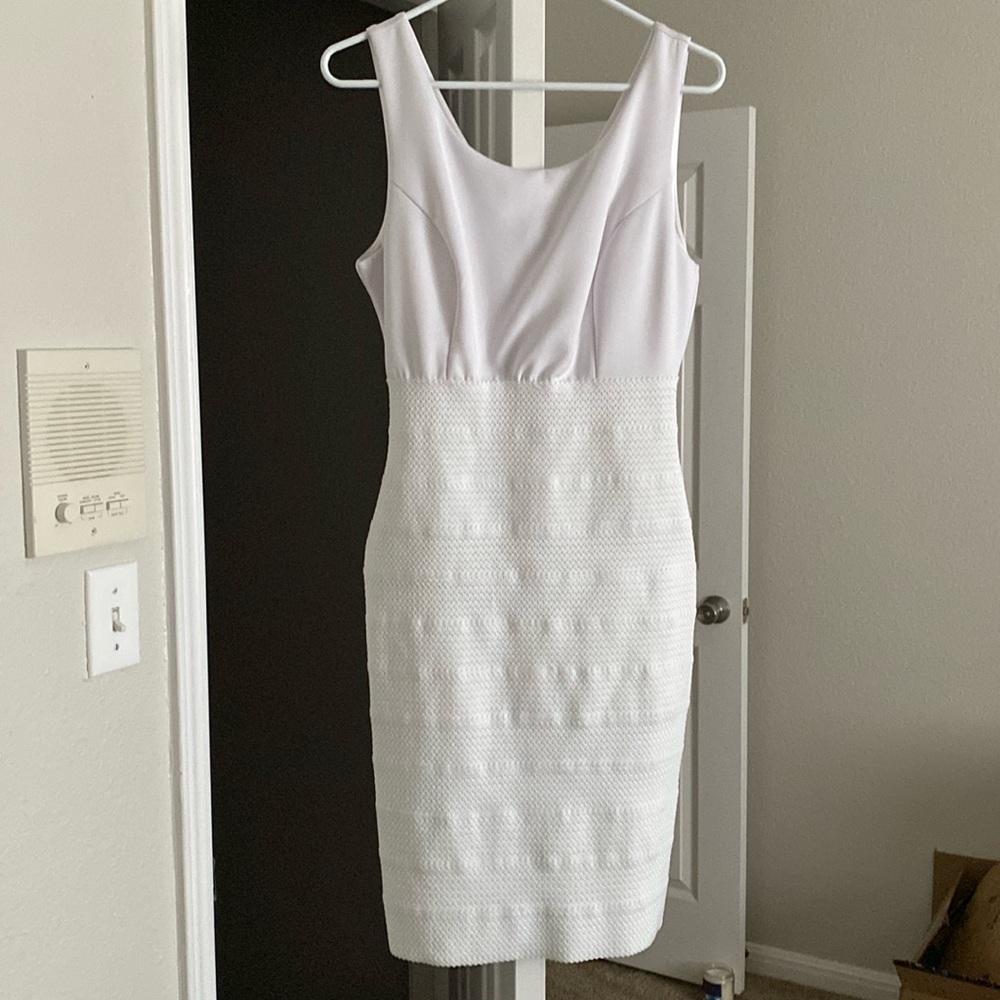 New York & Company White V-Neck Sleeveless Bodycon Mini Dress